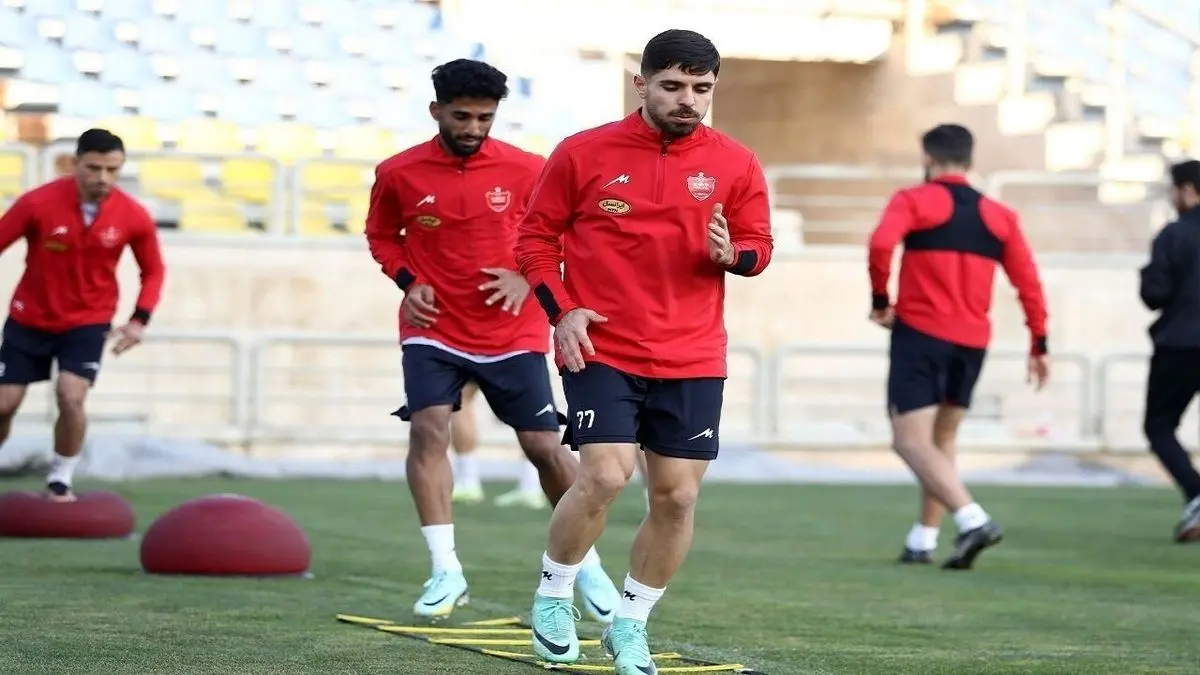باشگاه پرسپولیس: مذاکره با محمد عمری قانونی نیست!
