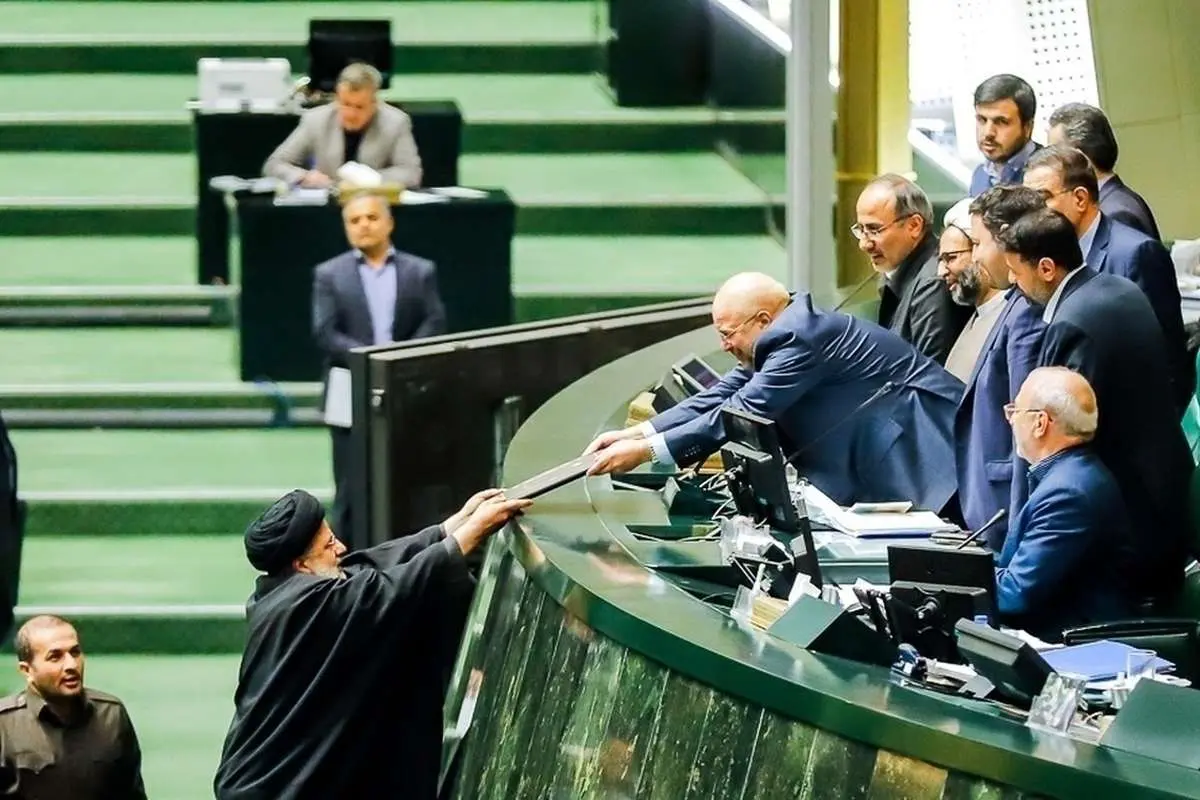 از مخالفت دولت با افزایش حقوق‌ها تا بودجه‌ صعودیِ صداوسیما