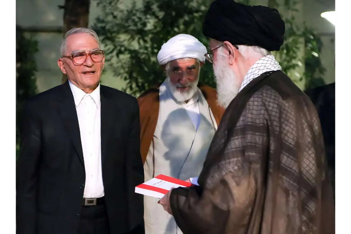 پیام تسلیت رهبر انقلاب در پی درگذشت دکتر کریم مجتهدی