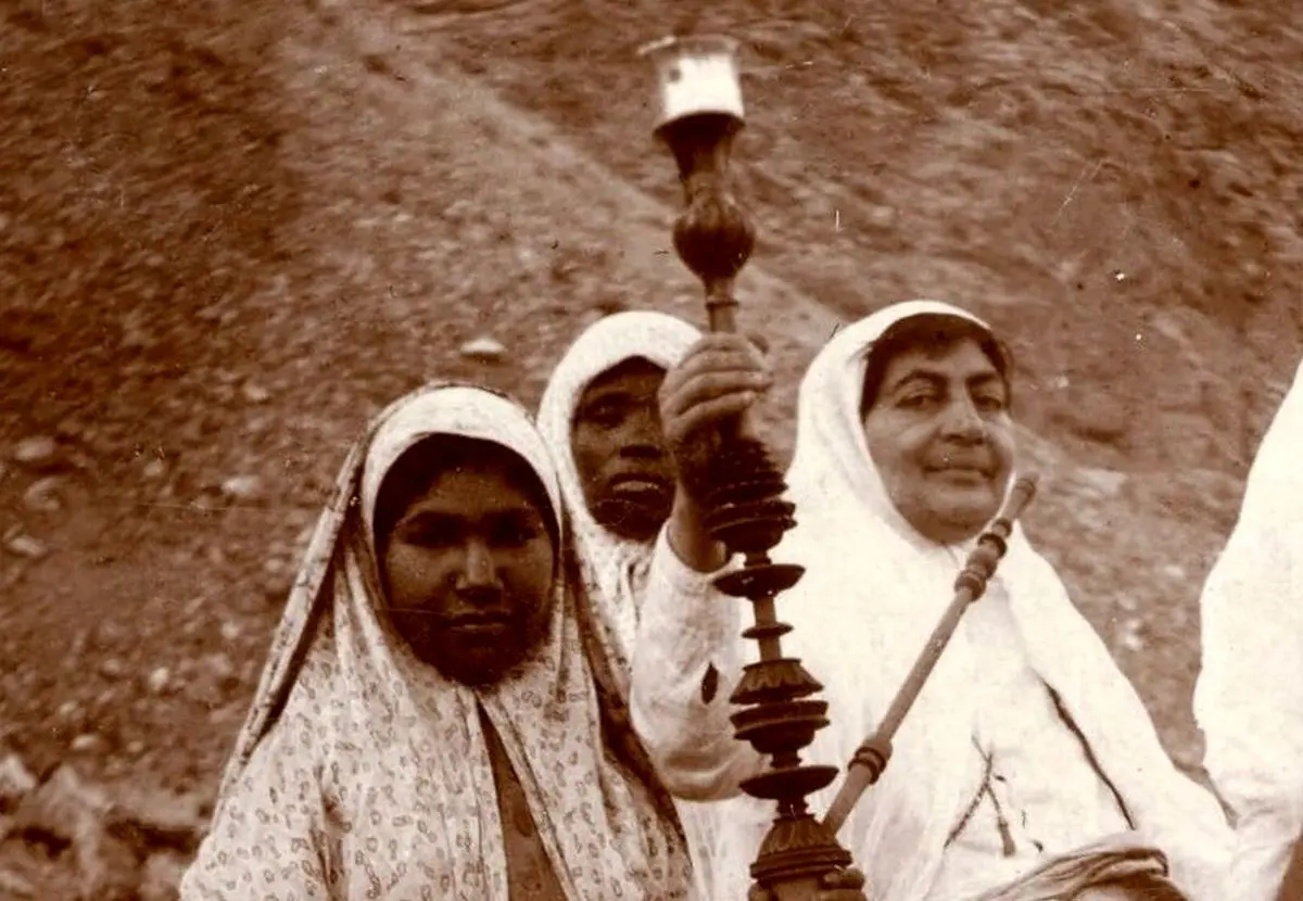 (تصاویر) از مرغ‌فروشی با الاغ پیر تا قلیان‌کشی زنانه در کوه در عصر قاجار