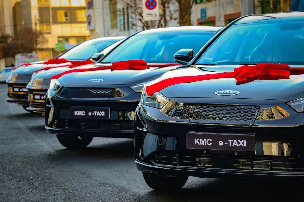 تحویل تاکسی های تمام برقی کرمان موتور به تاکسیرانی تهران
