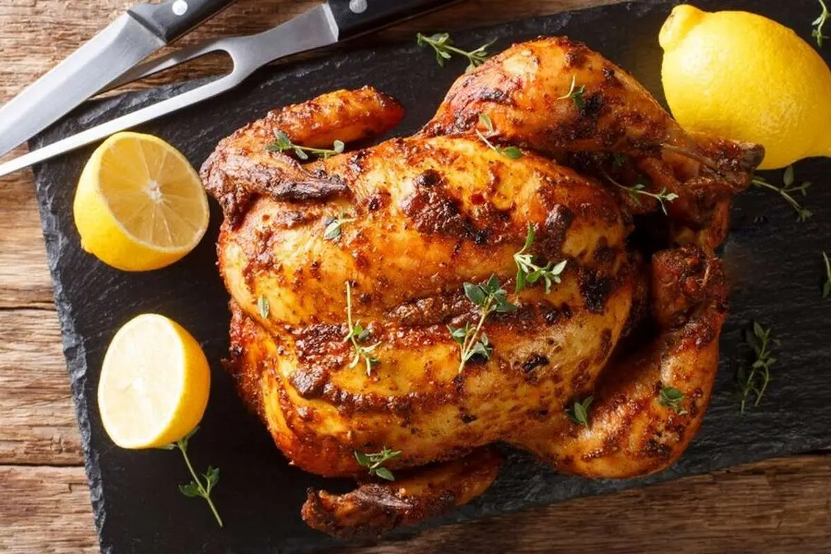 طرز تهیه خورشت مرغ به روش رستورانی؛ گرفتن بوی زهم مرغ