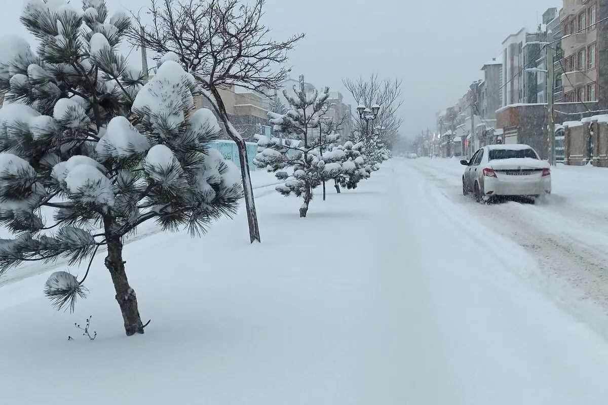 (عکس) ارتفاع باورنکردنی برف در نمین اردبیل
