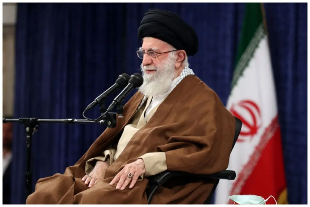 دل‌جویی رهبر انقلاب از فرزند شهید احمدی