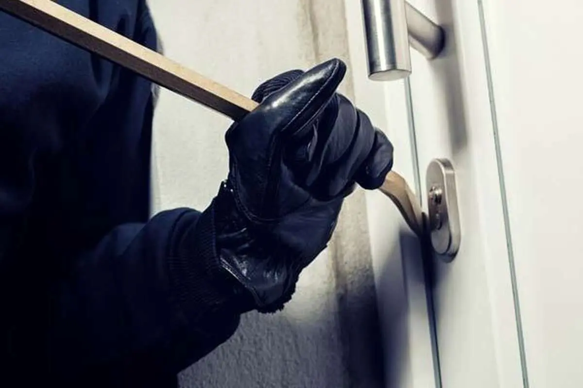 (ویدئو) چگونه درب منزل را با سه پیچ ضد سرقت کنیم؟