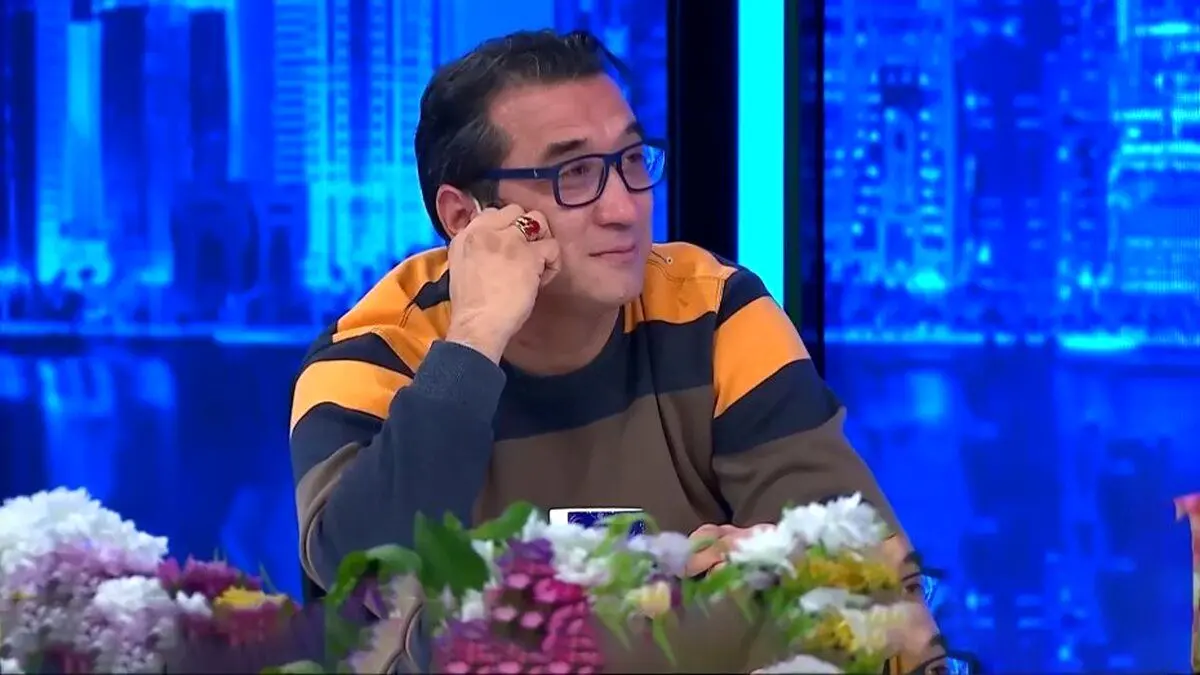 (ویدئو) اشک‌های خداداد عزیزی روی آنتن تلویزیون
