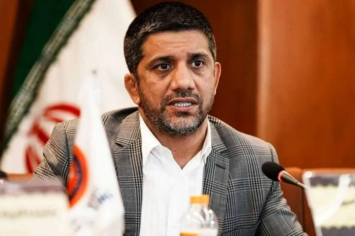 علیرضا دبیر: مجوز ورود خودروی فوتبالیستها نوش جانشان
