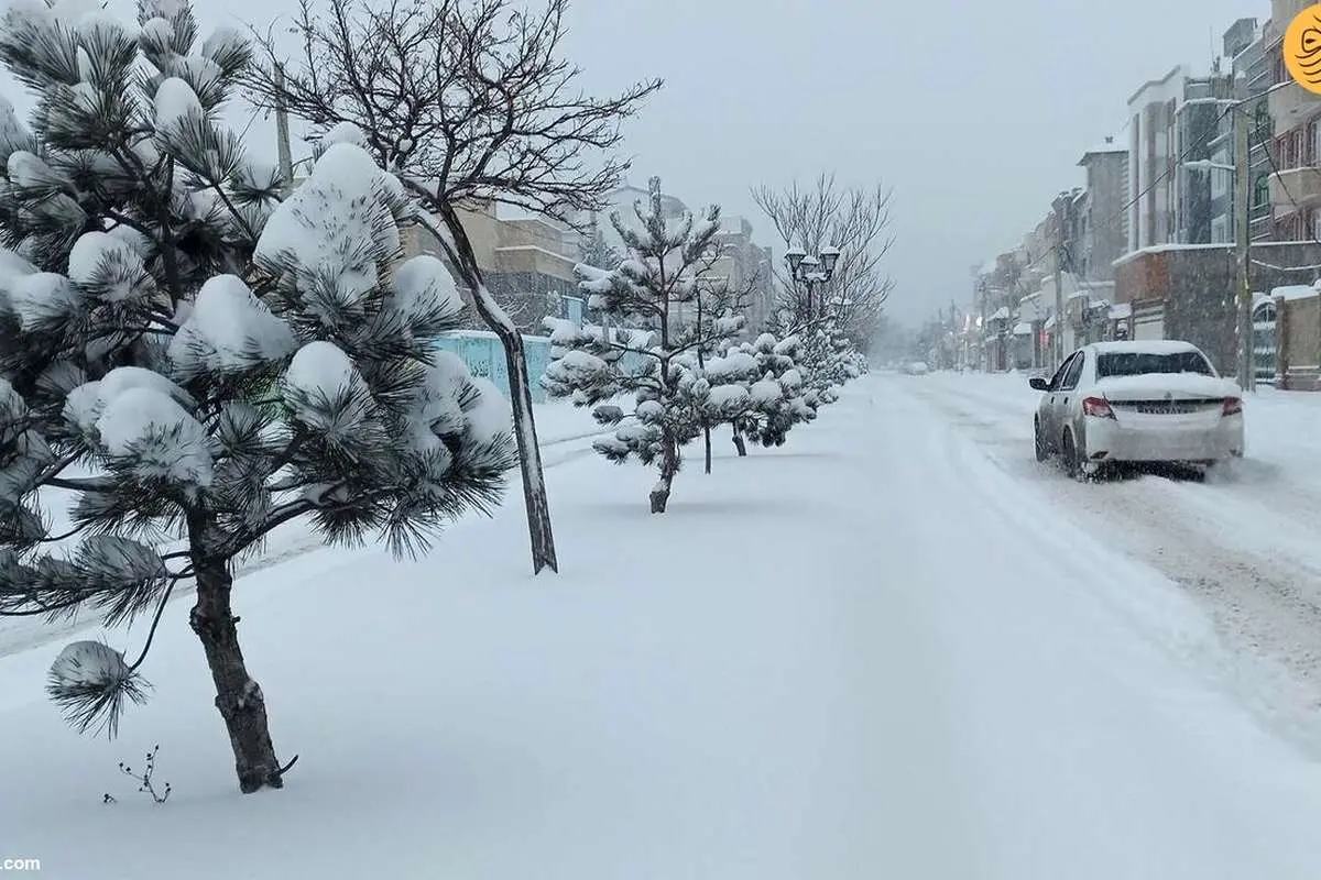 تصاویری از بارش برف در شهرک قائم تهران