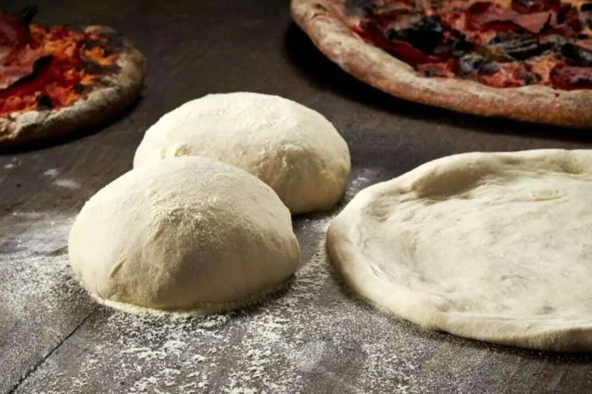 طرز تهیه نان پیتزای ایتالیایی در خانه؛ حرفهای و آسان