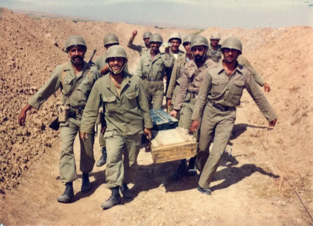 از بازار درجه سرهنگی خریدیم، روی لباس دوختیم  و از گردان اخراج شدم