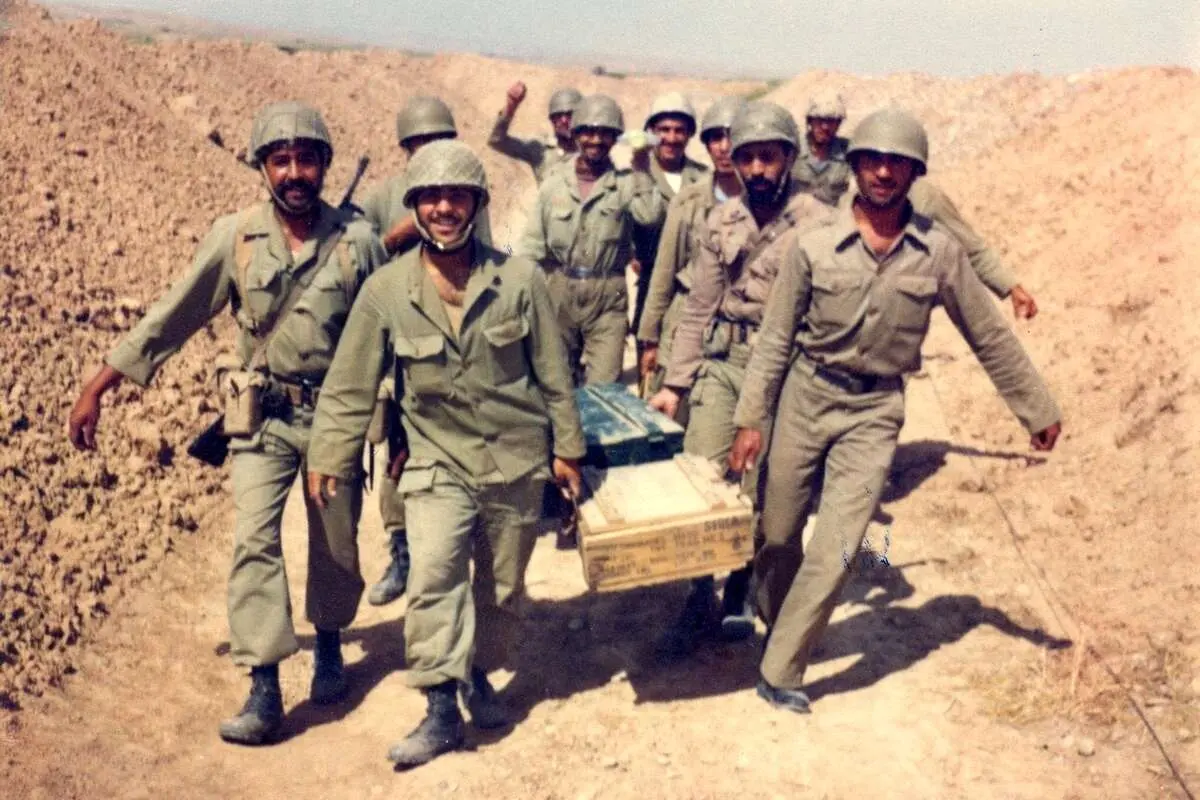 از بازار درجه سرهنگی خریدیم، روی لباس دوختیم  و از گردان اخراج شدم