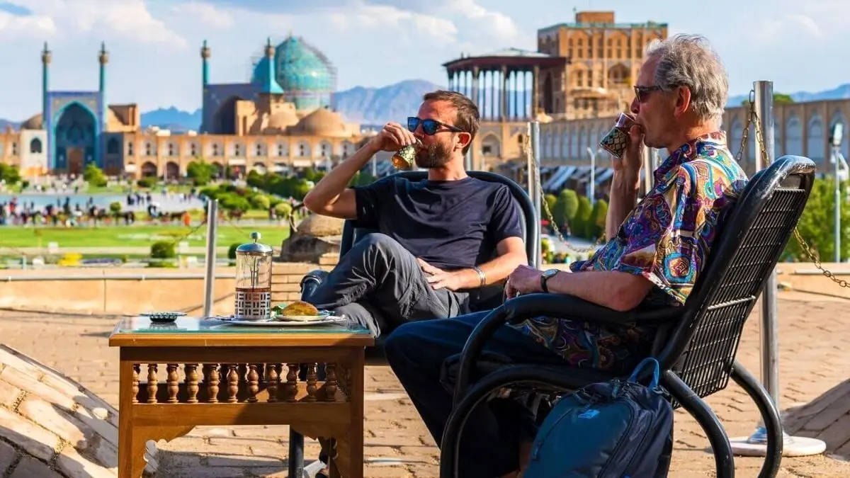از امروز گردشگران این کشور بدون ویزا وارد ایران می‌شوند