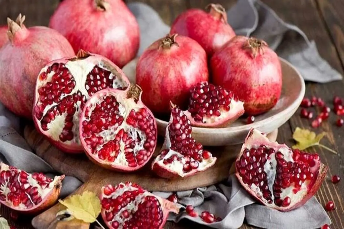 این افراد در خوردن انار احتیاط کنند