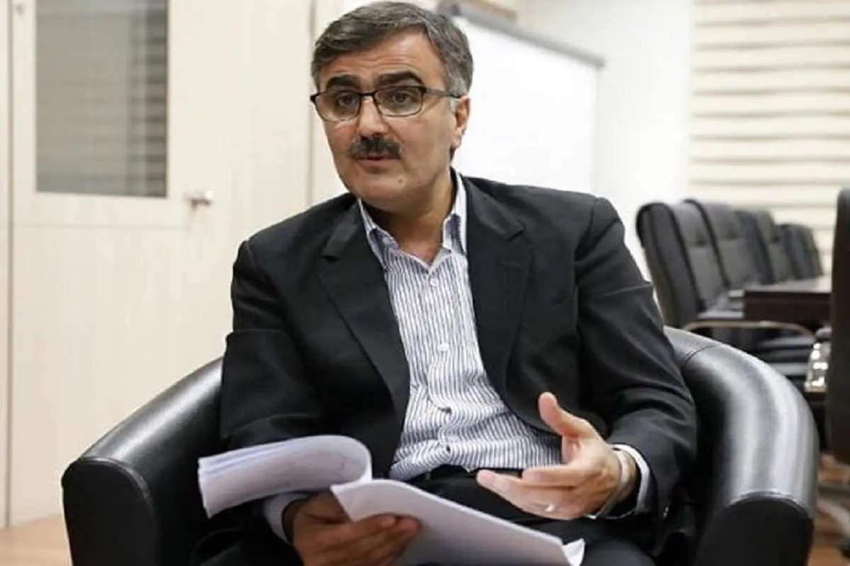 فرزین: بهزودی ارز پیشفروش خواهیم کرد