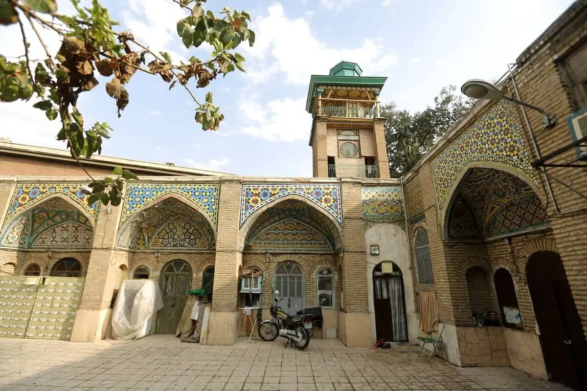 چرا مسجد مشیرالسلطنه را مسجد ساعت مینامند؟