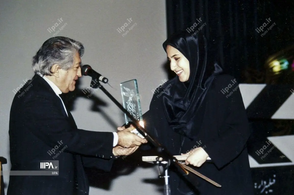 عکس‌های منتشر نشده از اختتامیه چهاردهمین دوره جشنواره فیلم فجر ۱۳۷۴