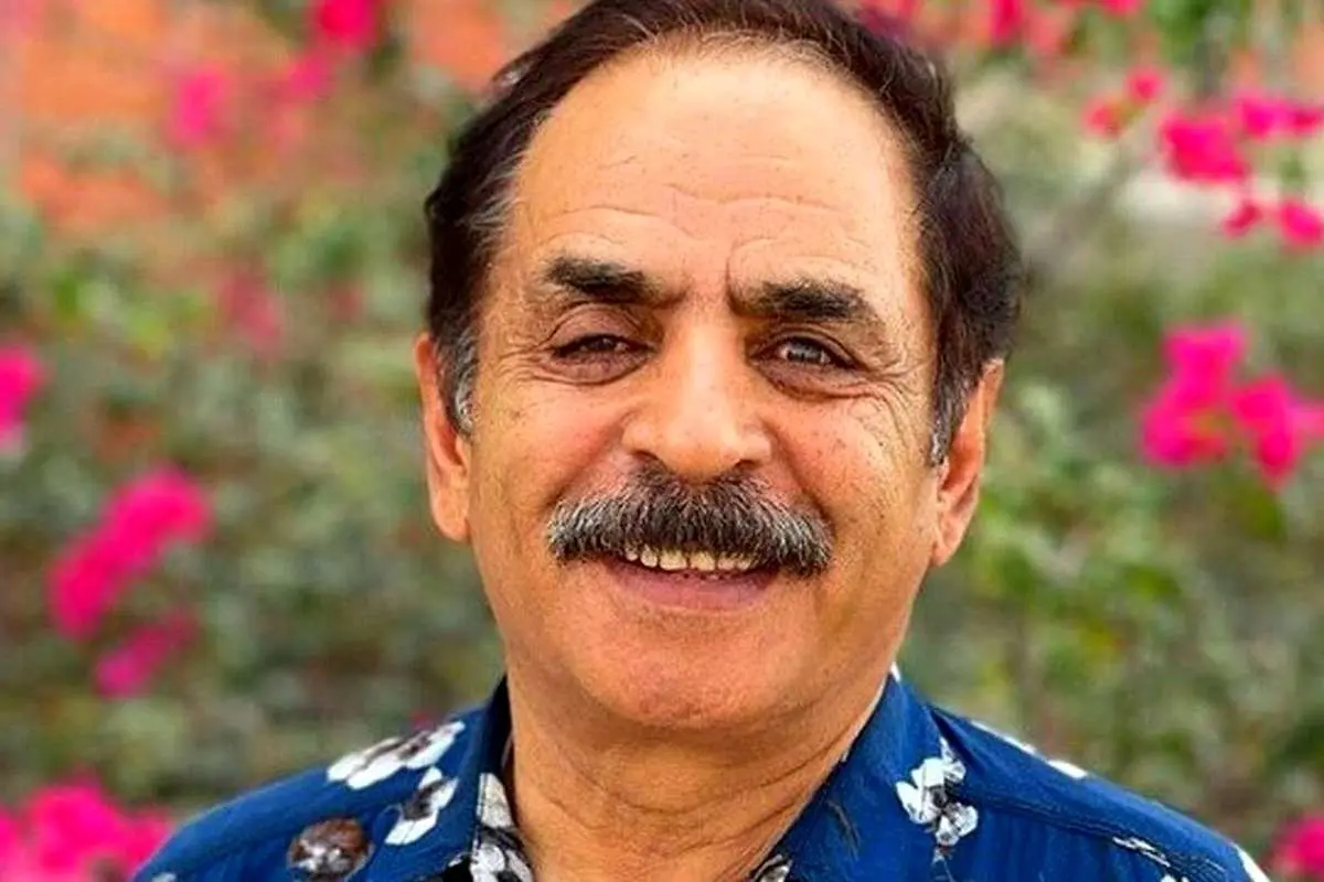 (ویدیو) روش جالب خوردن گز آردی توسط آقا رشید، کمدین محبوب اصفهانی