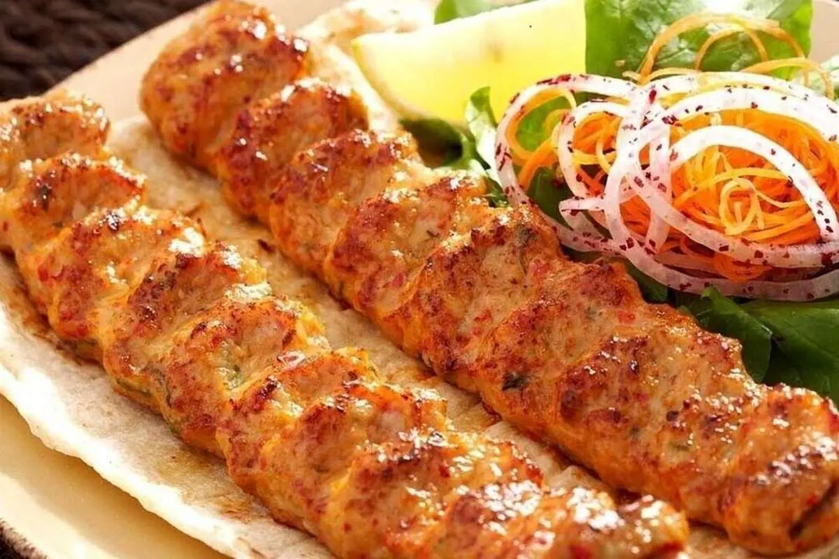 (ویدئو) طرز تهیه کباب کوبیده مرغ به سبک ترکیهای