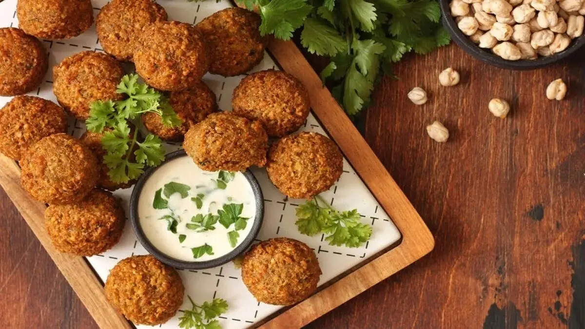 ۲ طرز تهیه فلافل به روش عربی؛ با سس انبه