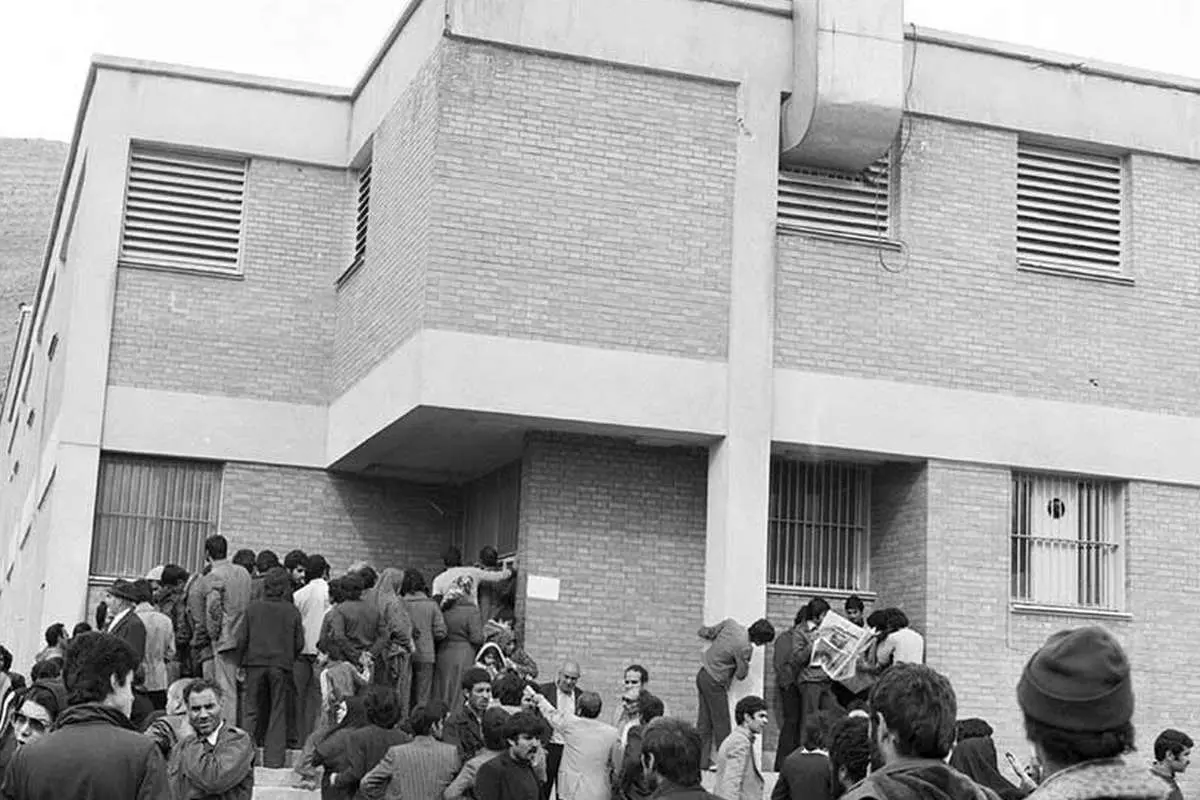 تهران در تصرف مردم و سقوط زندان اوین