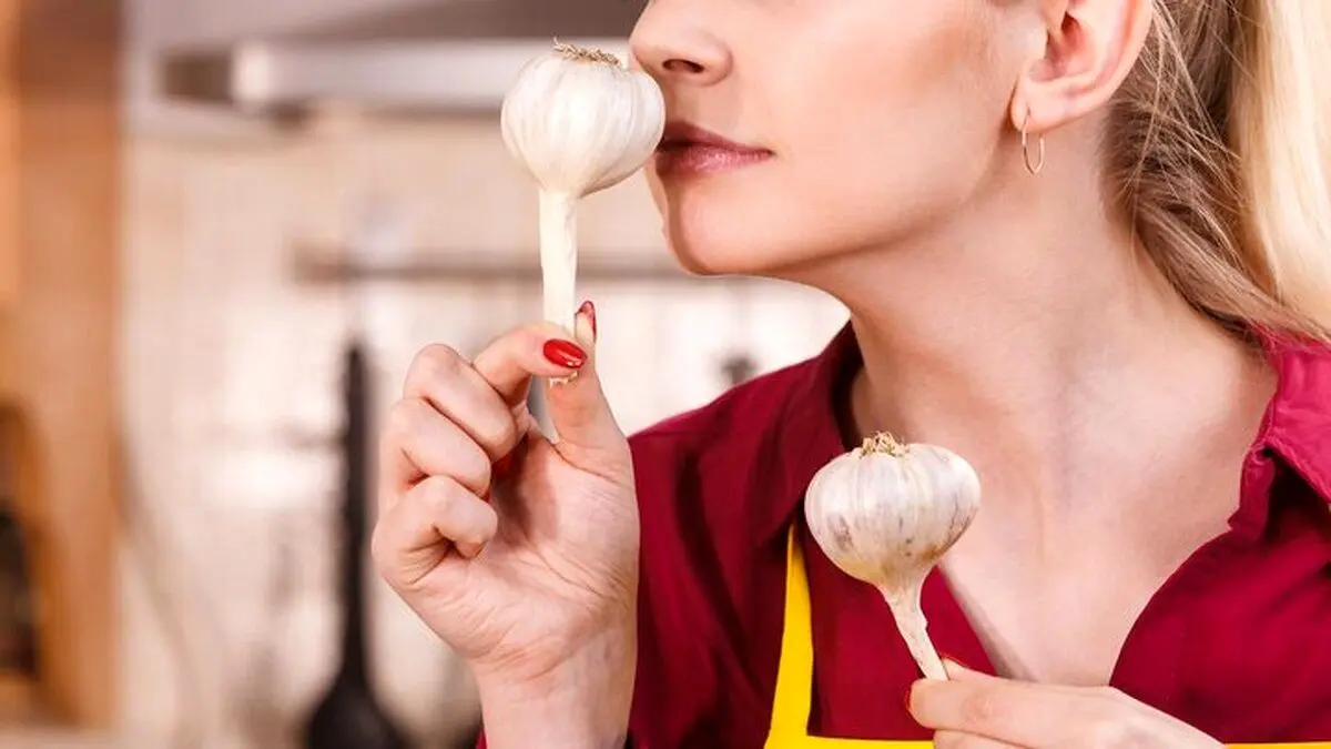 سریعترین راه رفع بوی سیر دهان