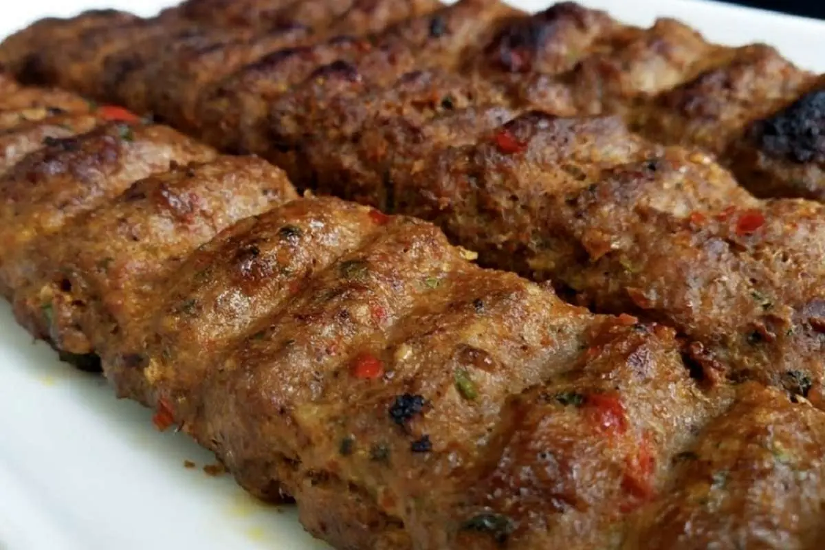(ویدیو) طرز تهیه آدانا کباب ترکی، یک کباب کوبیده متفاوت و خوشمزه
