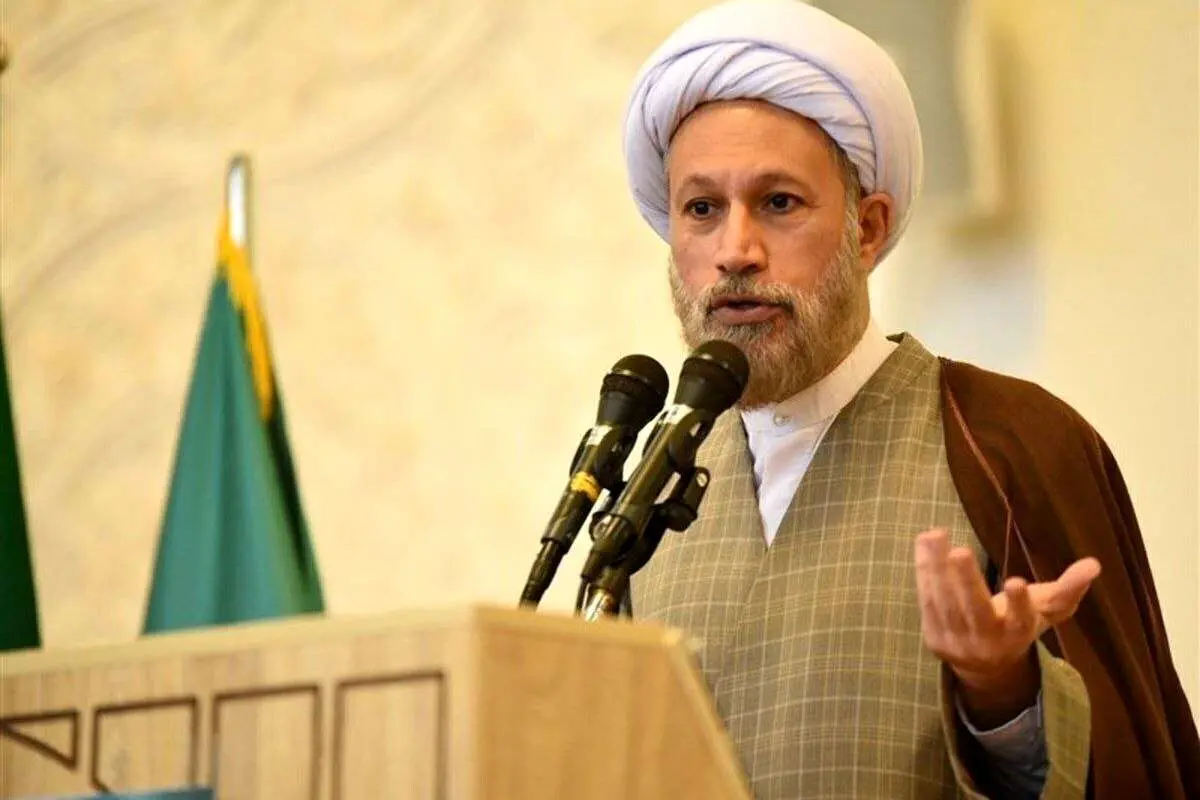 امام جمعه شیراز: عقب افتادگی دانشگاه‌های ما به خاطر مبنا قرار ندادن تفکرات رهبری است