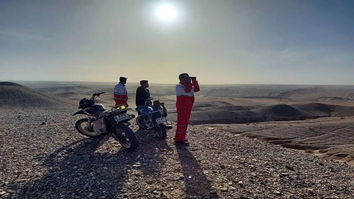 ۱۰ گردشگر در کویر طبس گم شدند؛ امدادگران در حال جست‌وجوی مفقودین