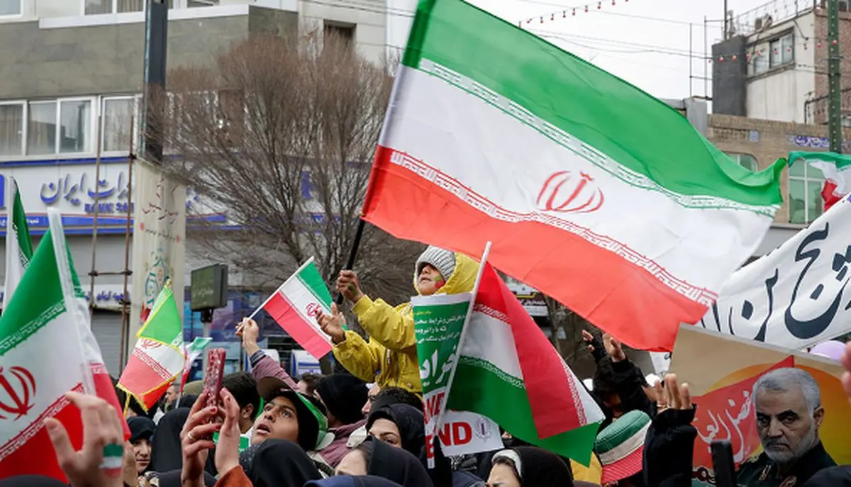 نمایش سامانه موشکی ایران در مسیر راهپیمایی ۲۲ بهمن