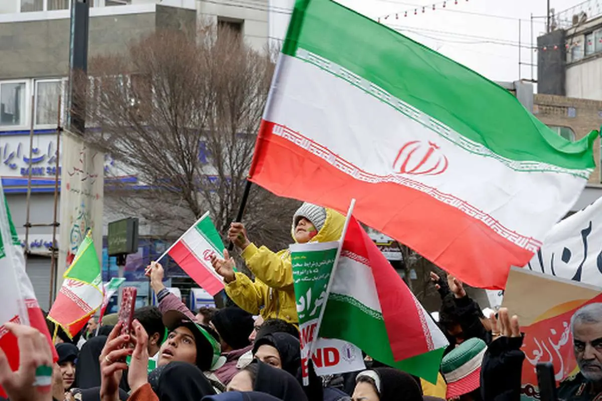 نمایش سامانه موشکی ایران در مسیر راهپیمایی ۲۲ بهمن