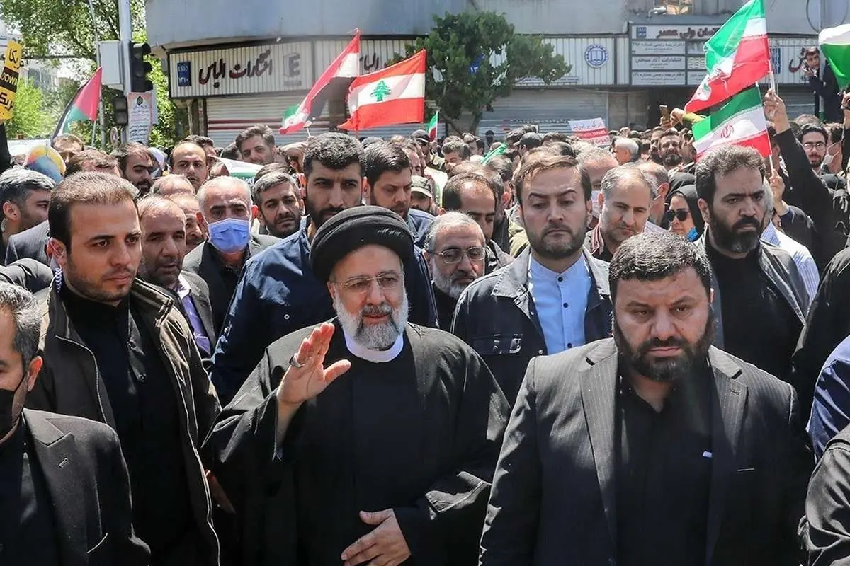 (ویدیو) حضور رئیسی در راهپیمایی ۲۲ بهمن تهران