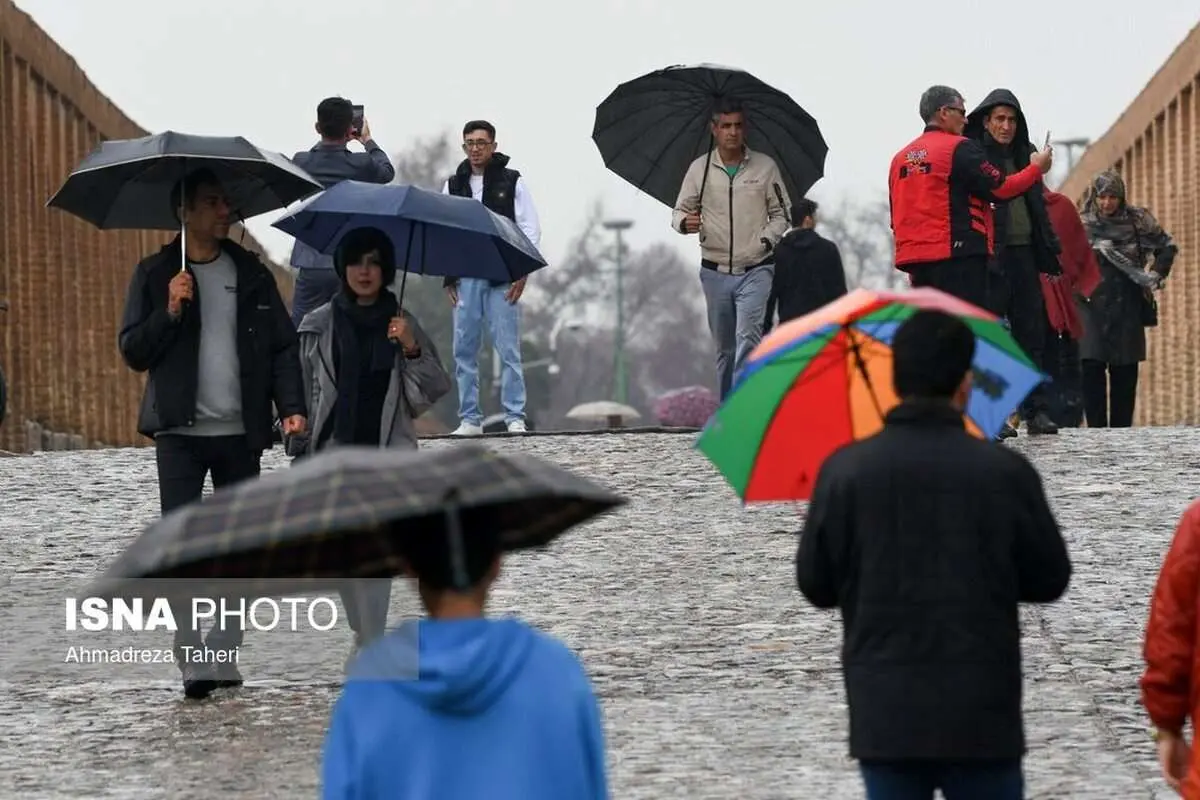 (تصاویر) بارش باران زمستانی در اصفهان