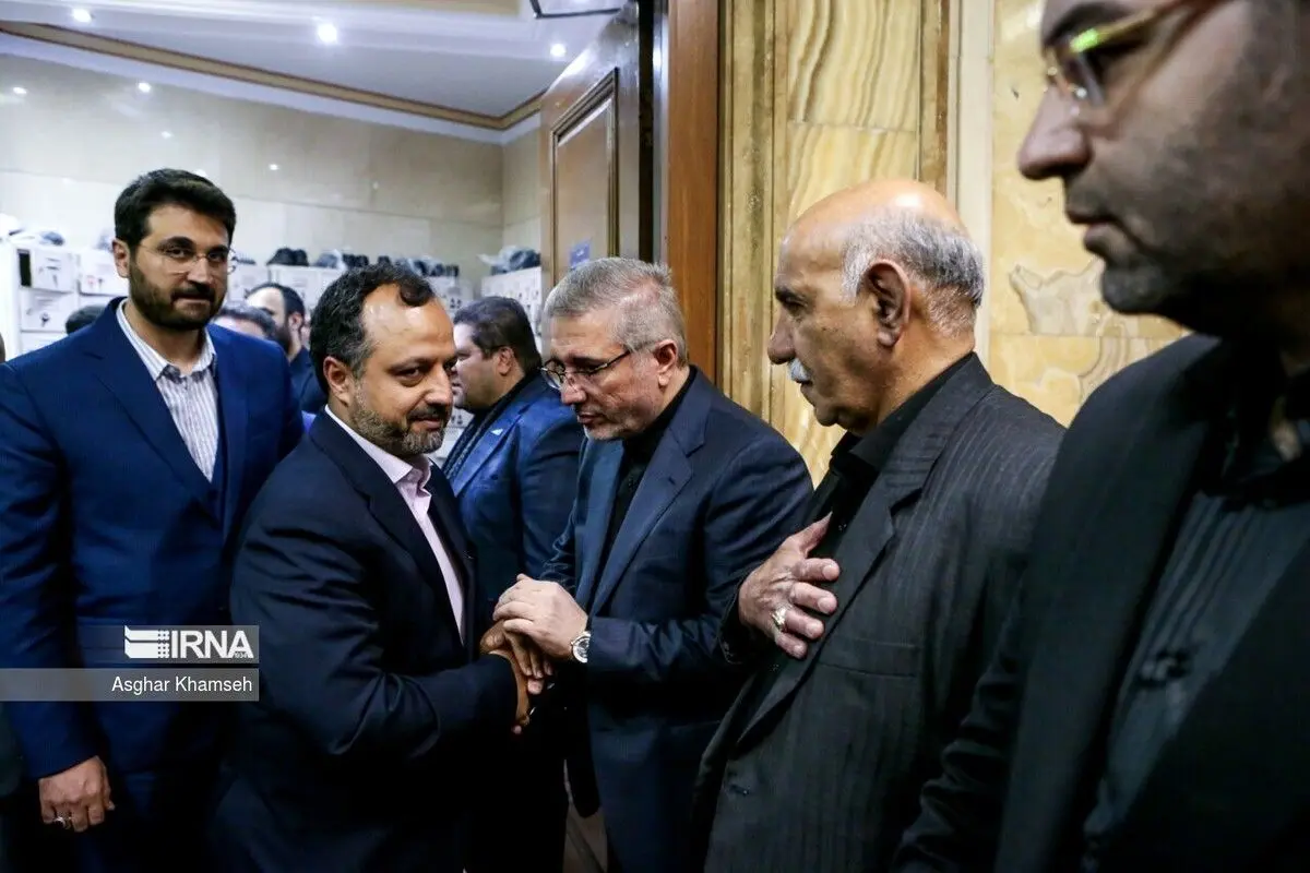 (تصاویر) چهره‌های سیاسی در مراسم ترحیم پدر زن «داود منظور»