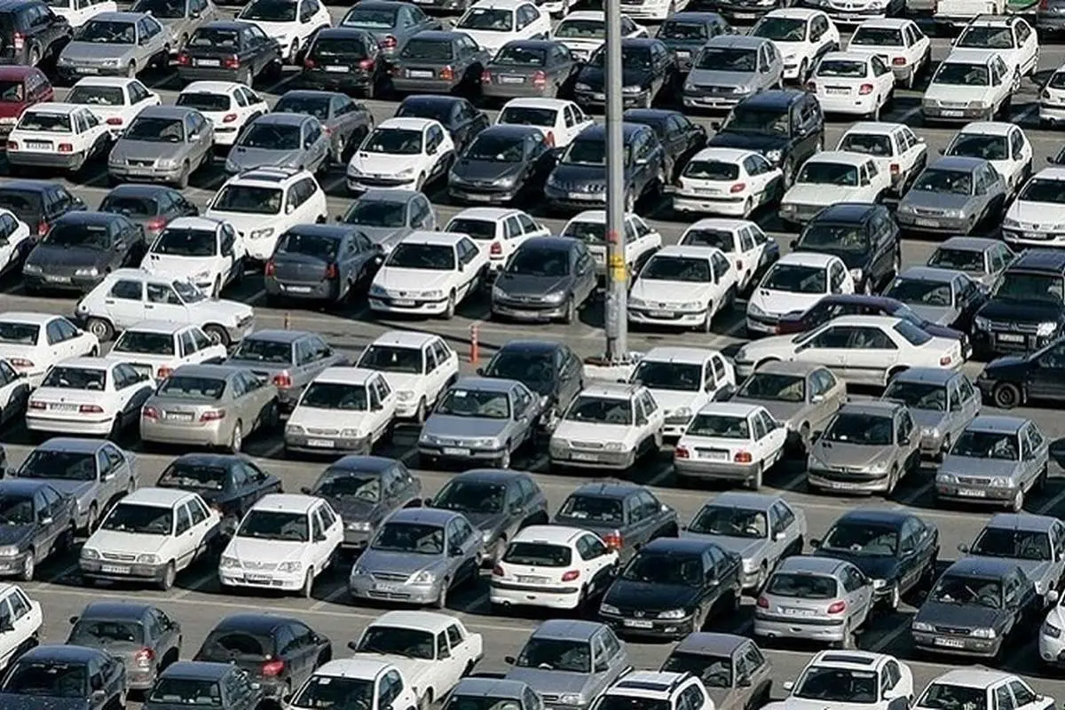 قیمت محصولات ایرانخودرو چهارشنبه دو اسفند ۱۴۰۲؛ سرگیجه در بازار خودرو