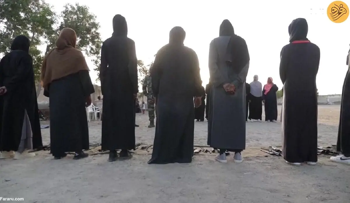 (ویدئو) آموزش حمل سلاح به زنان سودانی در حیاط مدرسه