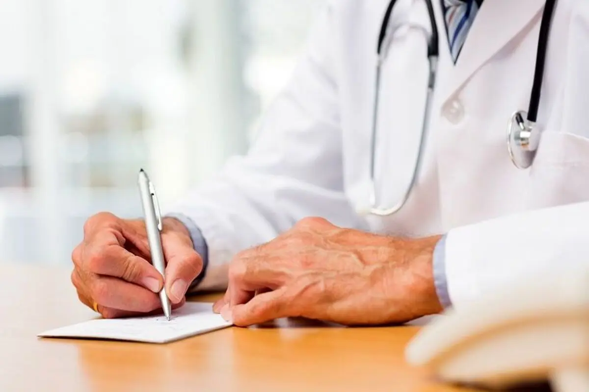 معاینه همزمان چند بیمار در مطب؛ ممنوع