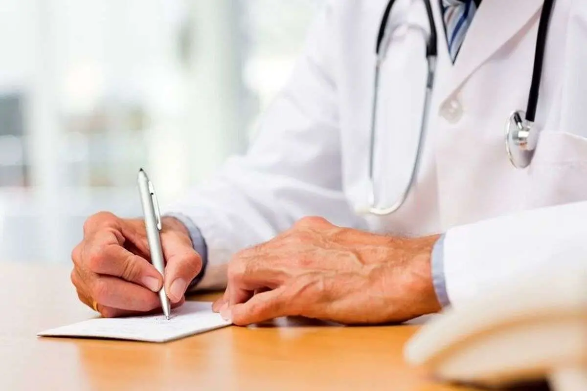 معاینه همزمان چند بیمار در مطب؛ ممنوع