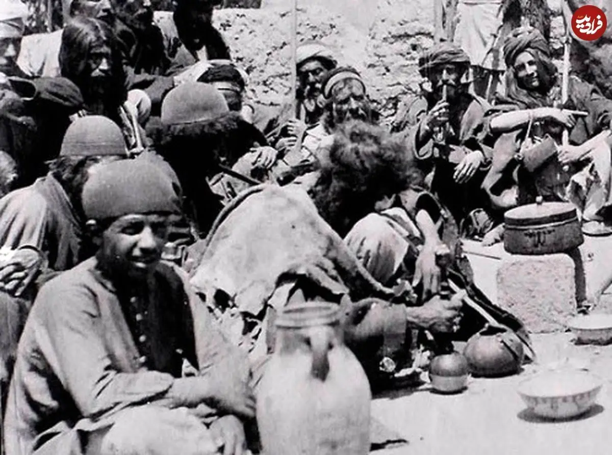 (تصاویر) تصاویر ایران قدیم؛ کارکنان گراند هتل، چاروادار‌ها و گدا‌های چپق‌کِش