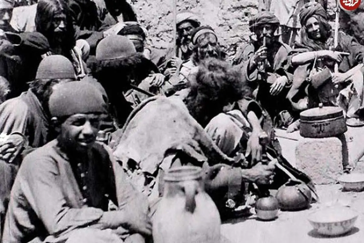 (تصاویر) تصاویر ایران قدیم؛ کارکنان گراند هتل، چاروادارها و گداهای چپقکِش