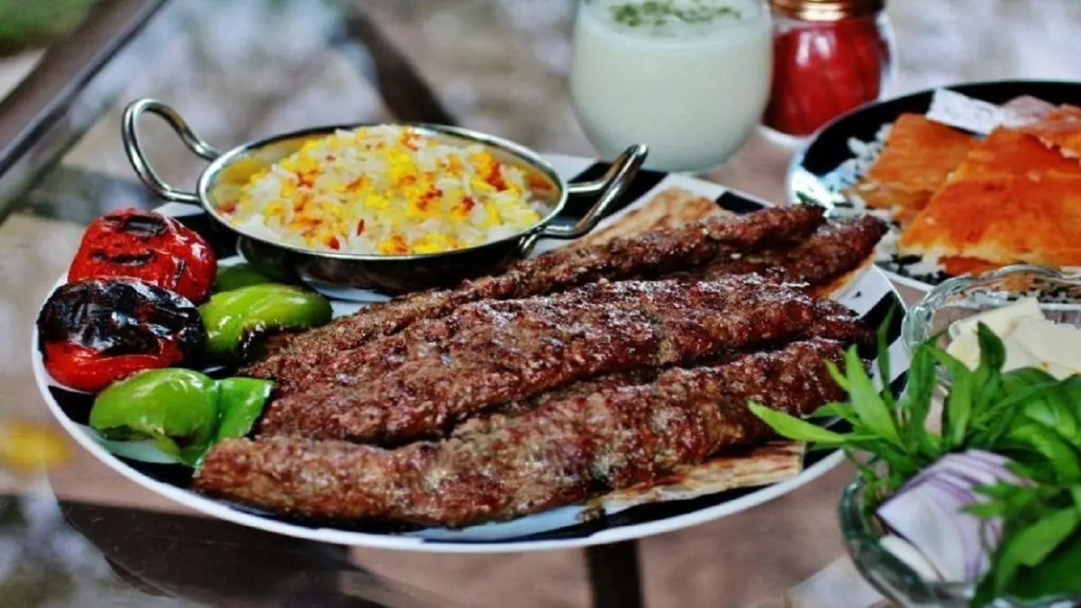 (ویدئو) طرز تهیه کباب کوبیده ساطوری به سبک ترکیه‌ای