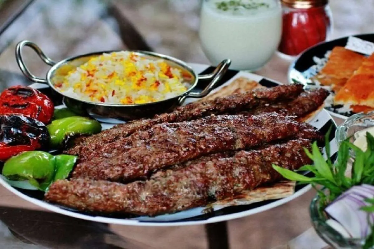 (ویدئو) طرز تهیه کباب کوبیده ساطوری به سبک ترکیهای