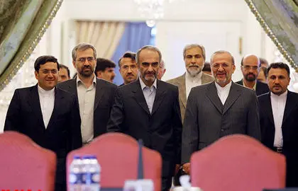 عکس> تجلیل از دیپلمات آزاد شده ایرانی