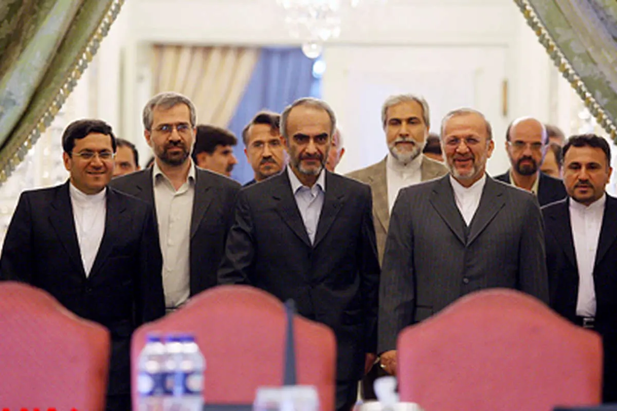 عکس> تجلیل از دیپلمات آزاد شده ایرانی