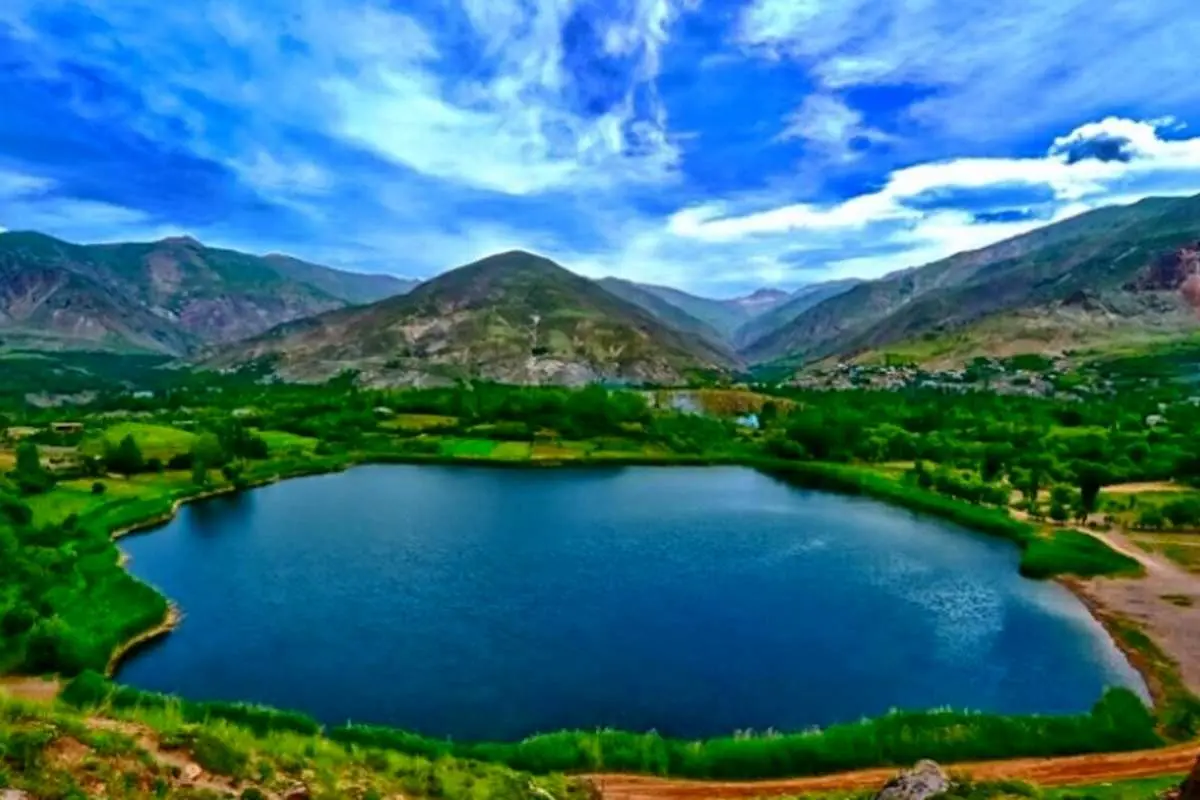 چرا آب دریاچهها در زمین فرو نمیرود؟