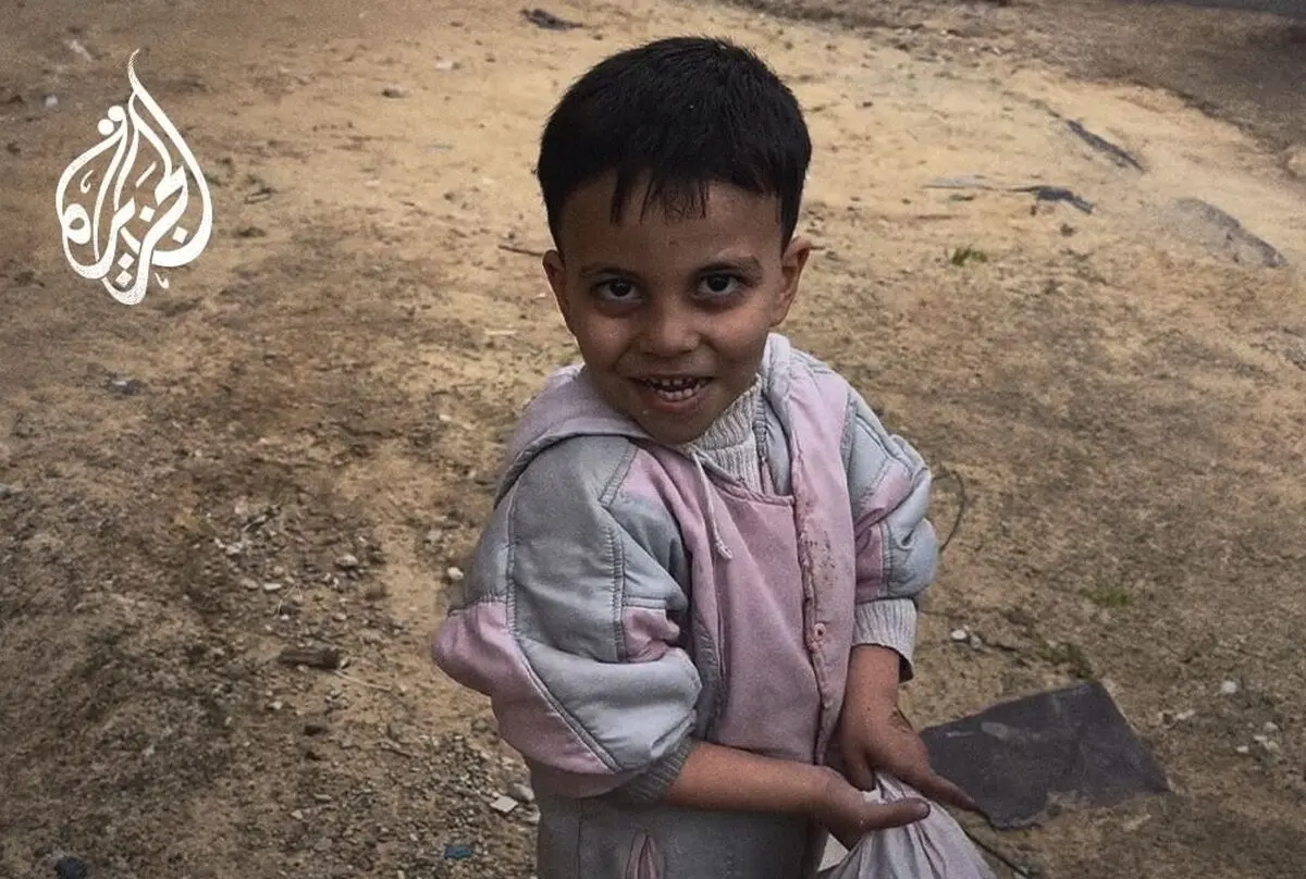 (ویدئو) کودک فلسطینی برگ درخت می‌خورد!