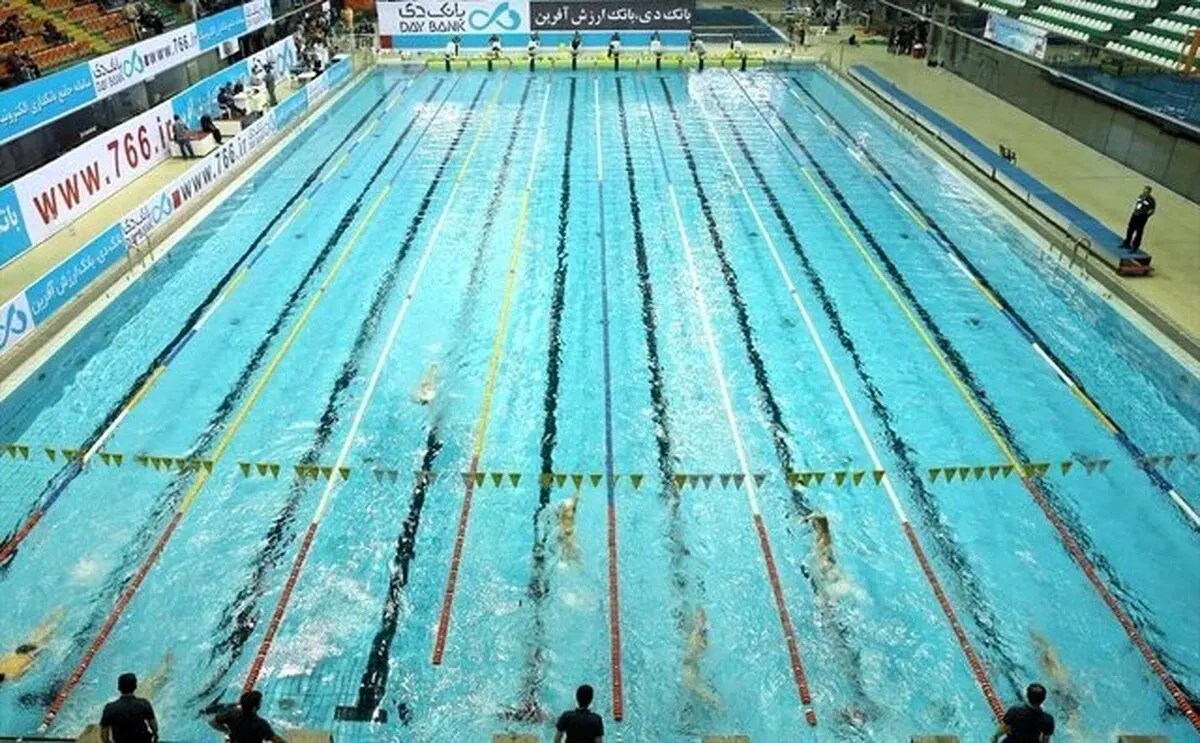 فرو ریختن قسمتی از سقف استخر آزادی