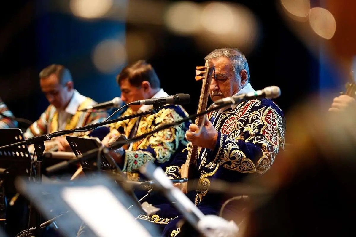 دور مشو دور مشو! دولتمند خالف