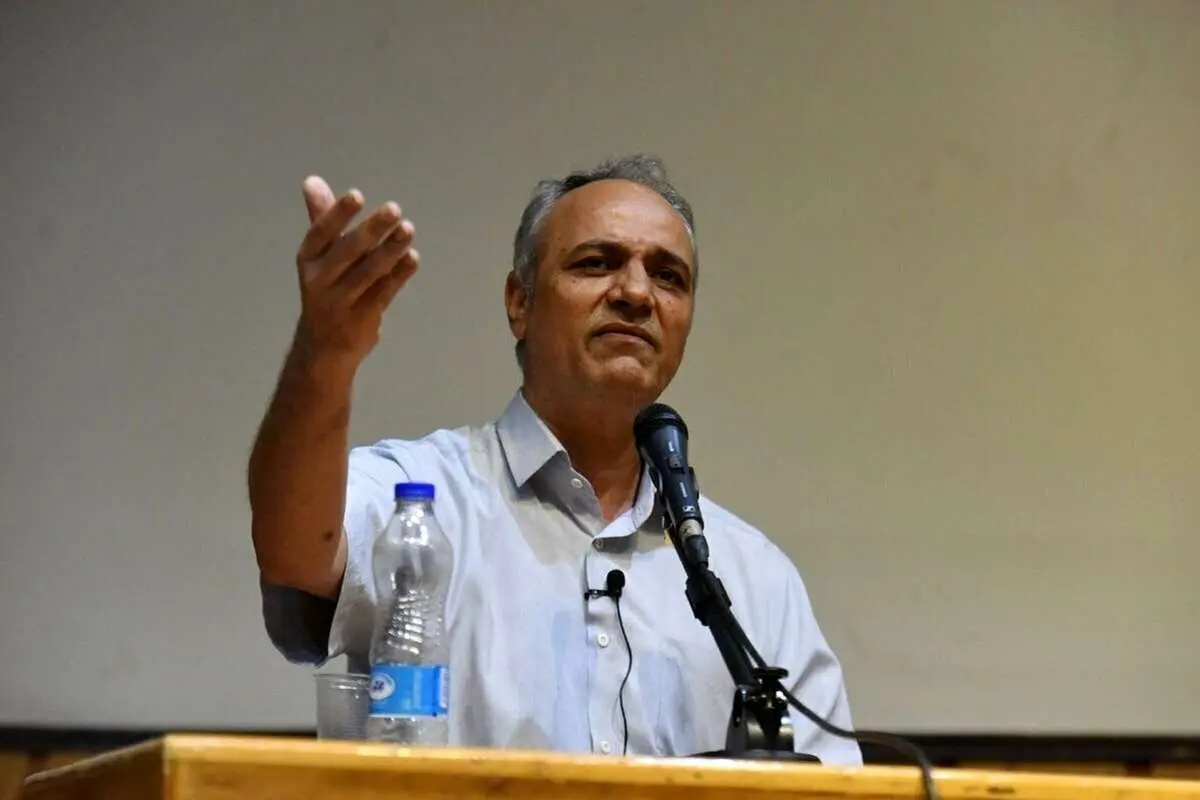 واکنش زیدآبادی به حذف عکس امام خمینی از پوستر انتخاباتی جبهه انقلاب: بهتر از ریاکاری است!