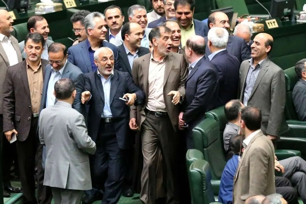 عکس یادگاری ندهید، امضا بگیرید!