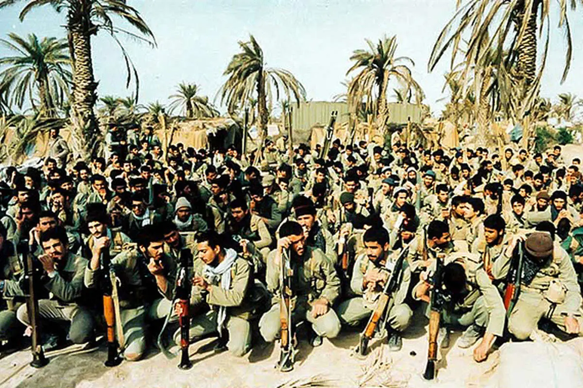 (تصویر) تصاویری که برای نخستین بار منتشر شد؛ عراقی‌هایی که پنهان شده بودند، خود را تسلیم کردند